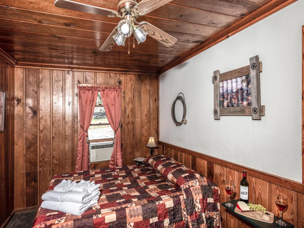 Apache Village Cabinette 15, Queen Bed, Midtown, Sleeps 2 Ruidoso Zewnętrze zdjęcie